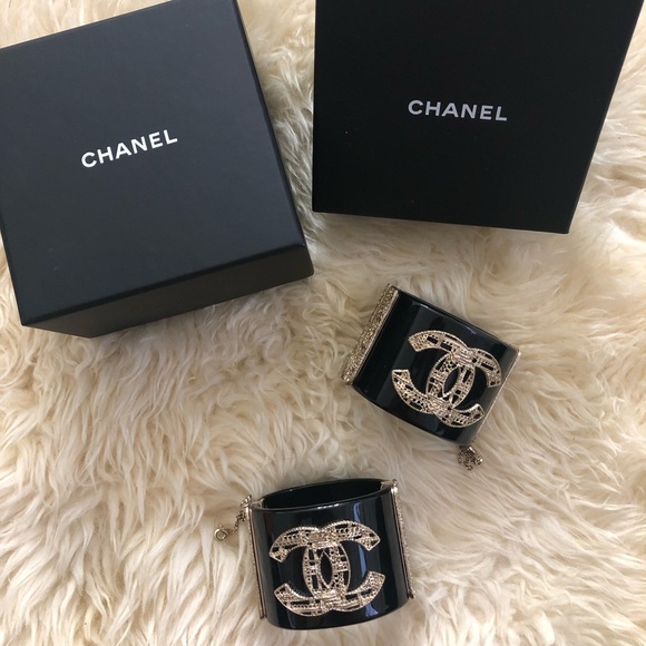 CHANEL Jewelry - CHANEL cuff set